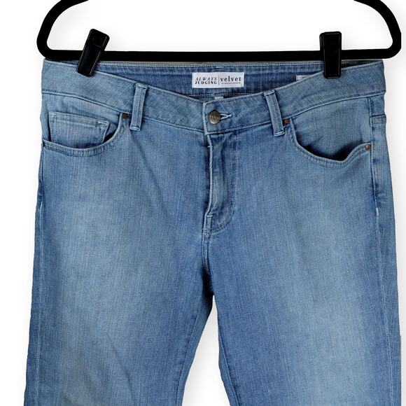 Velvet by Graham & Spencer "Always Judging" Light Wash Denim Jeans 28 - Picture 2 of 9